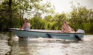 Motorboot-huren-loosdrechtse-plassen-5-persoons-boot-huren-yamarin